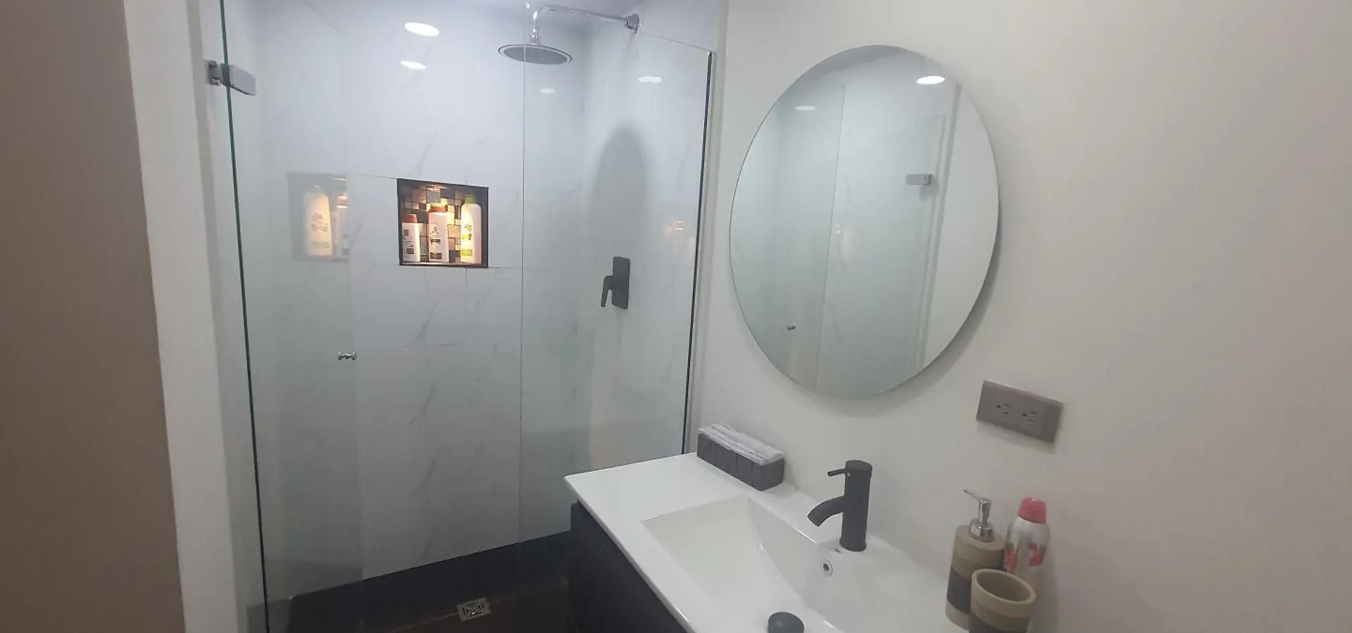 Apartamento Cerca A Plaza Mayor メデジン 0*,